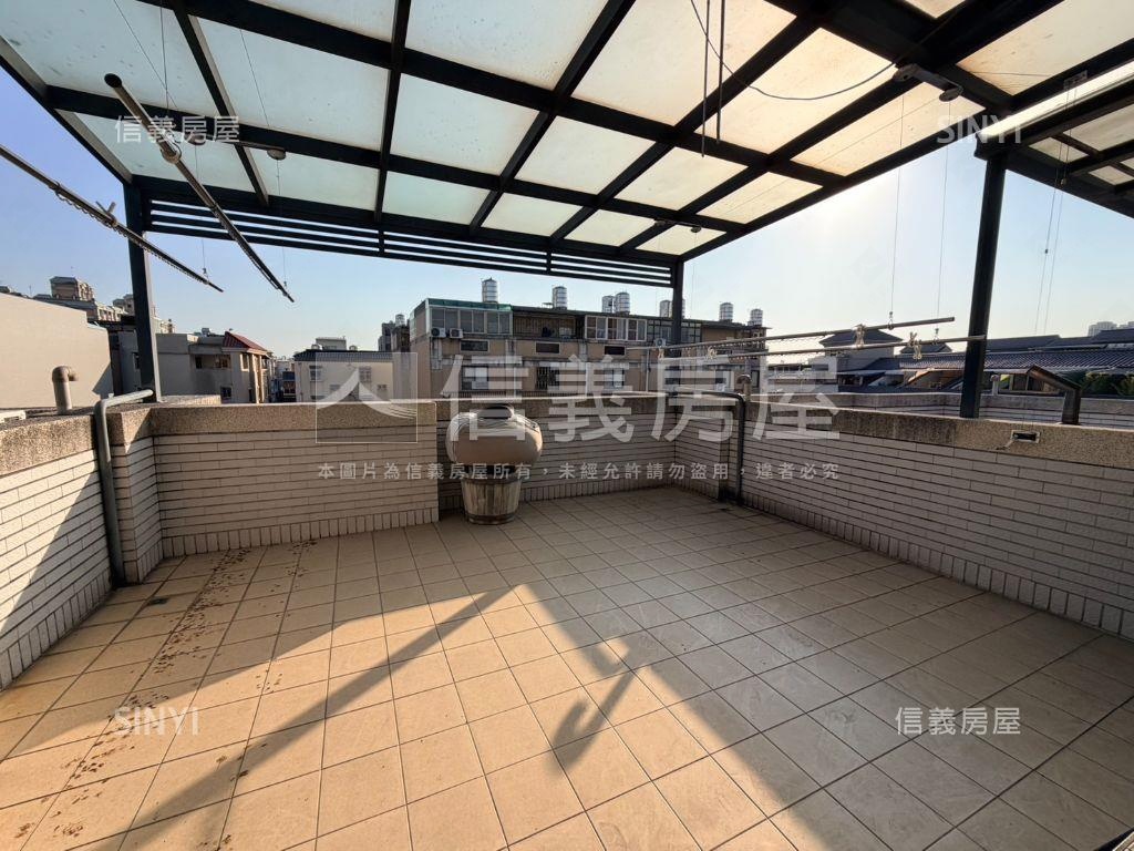 臨路前院停車大空間別墅房屋室內格局與周邊環境