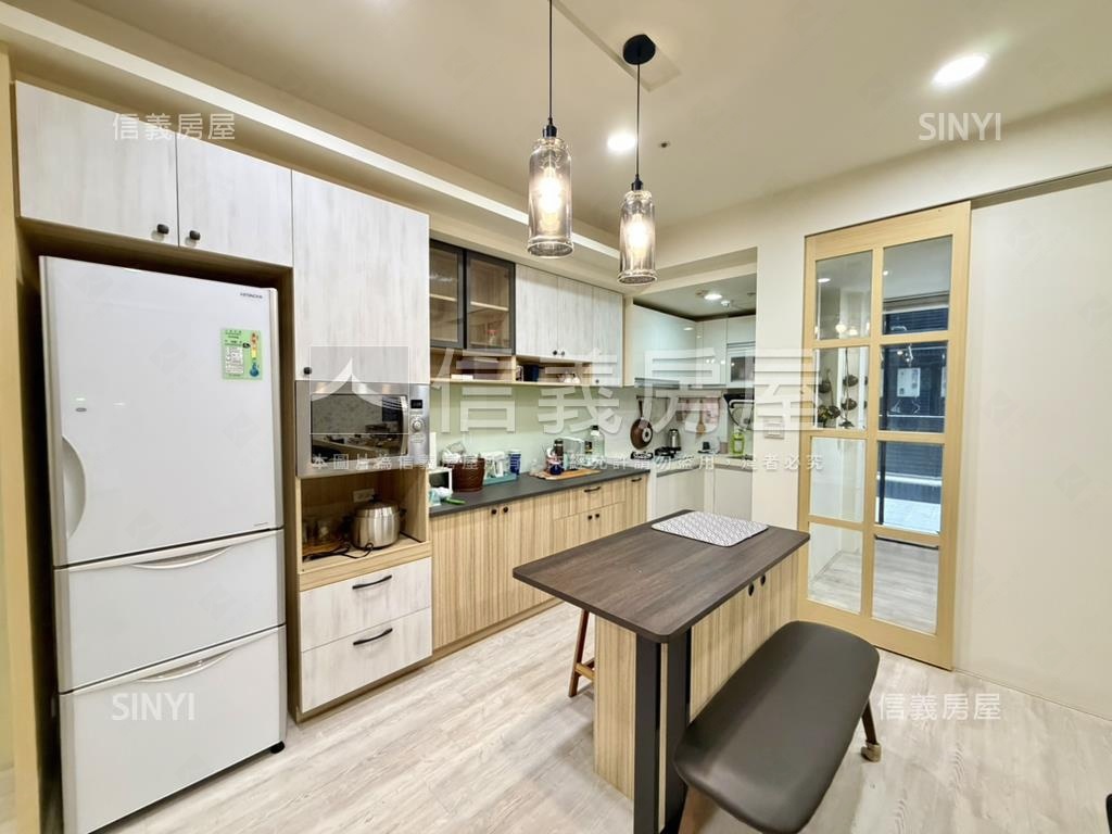 近成大美裝潢露臺兩房房屋室內格局與周邊環境