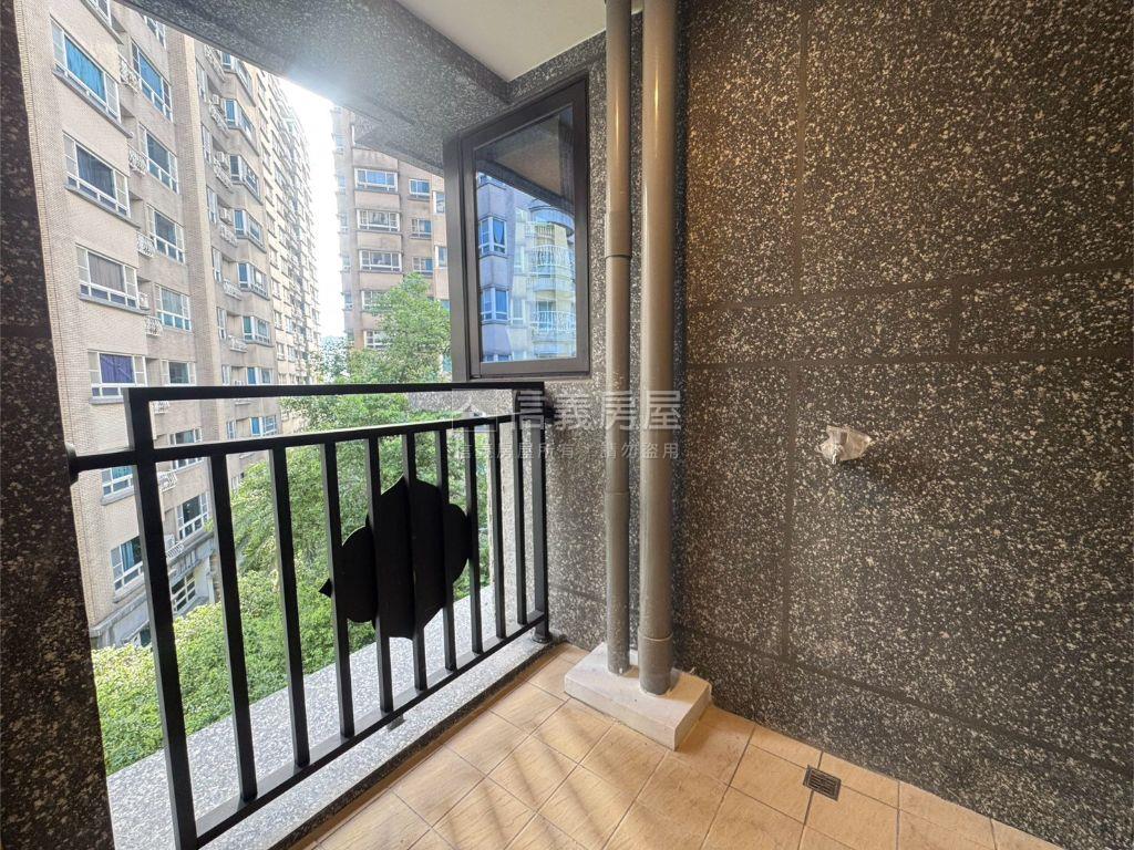 湯泉美景裝潢家電美宅房屋室內格局與周邊環境