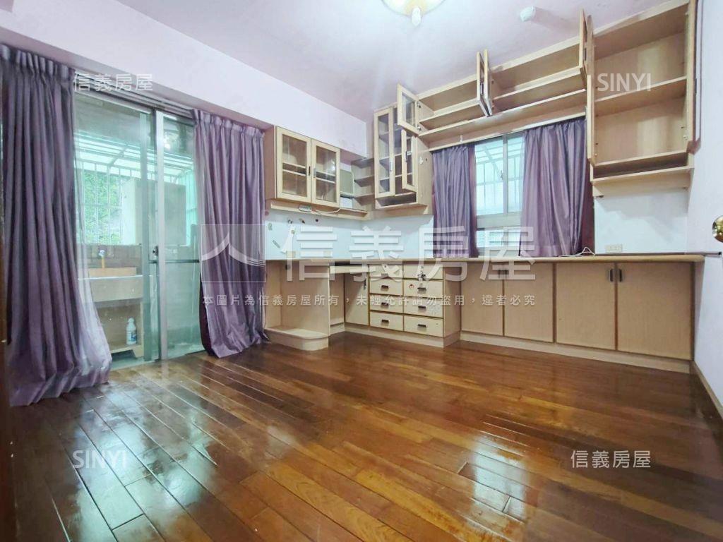 尚品晶華大四房有車位房屋室內格局與周邊環境