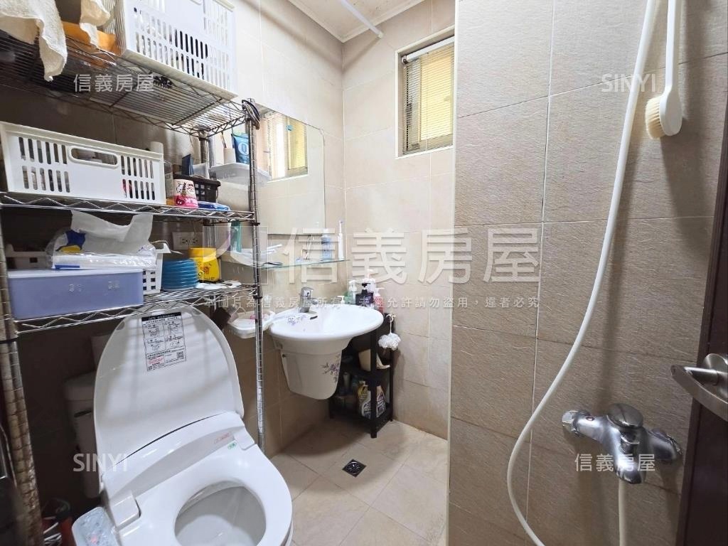 重劃商圈三面採光方正寬敞房屋室內格局與周邊環境