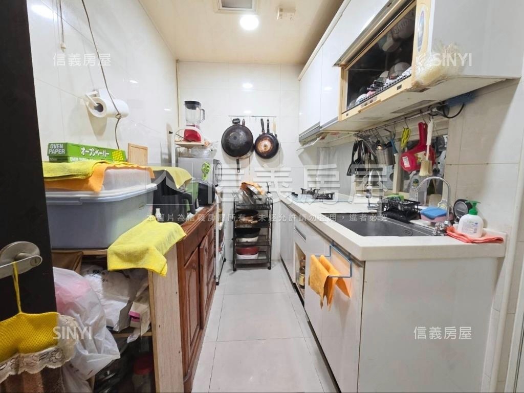 重劃商圈三面採光方正寬敞房屋室內格局與周邊環境