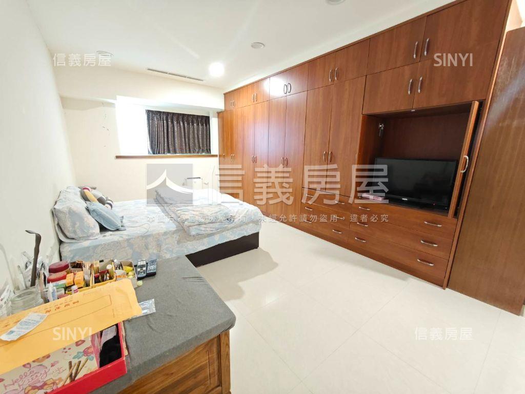 世紀風情寬敞美四房房屋室內格局與周邊環境