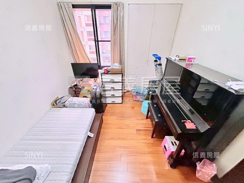 水硯哲園大三房Ｂ１平面車房屋室內格局與周邊環境