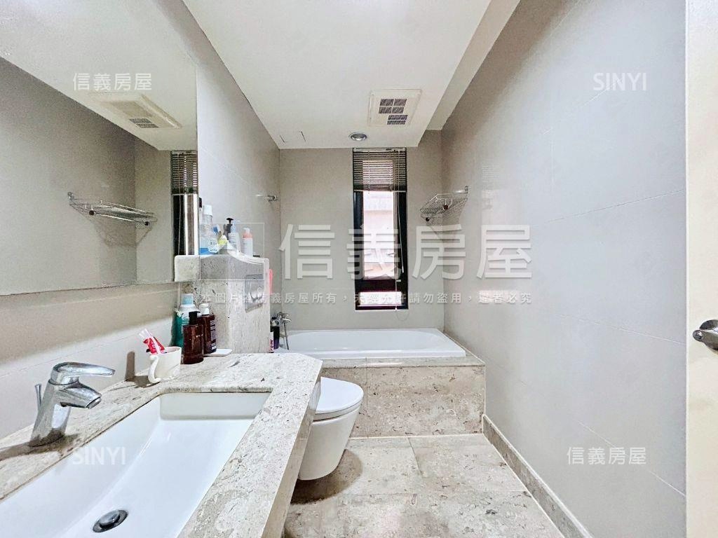 水硯哲園大三房Ｂ１平面車房屋室內格局與周邊環境