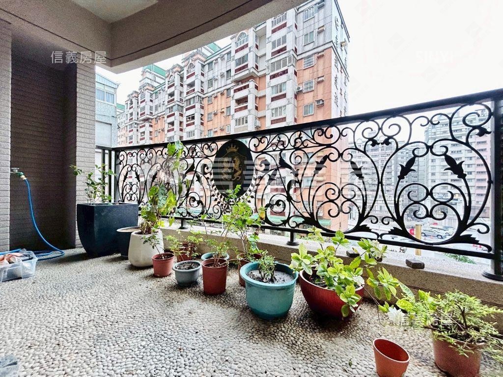 水硯哲園大三房Ｂ１平面車房屋室內格局與周邊環境