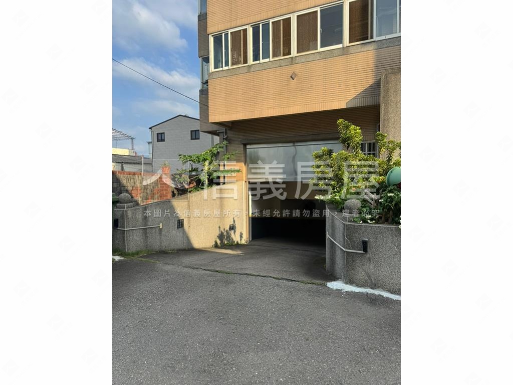 震後大四房平車房屋室內格局與周邊環境