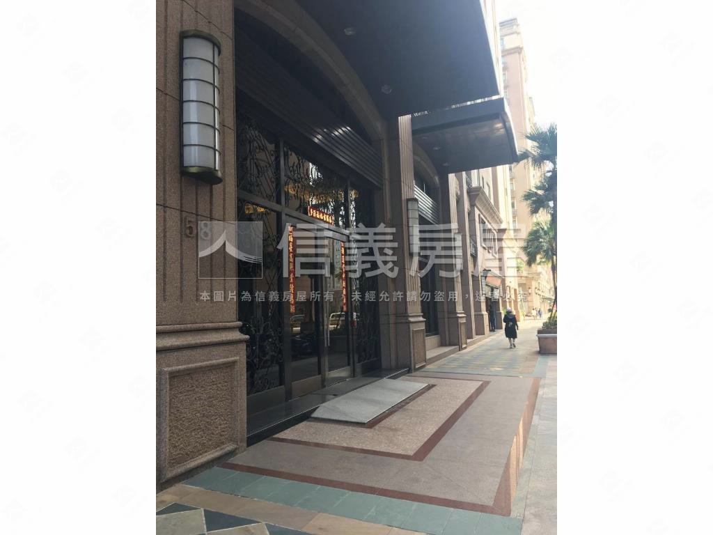 臻愛香榭黃金角間店面房屋室內格局與周邊環境