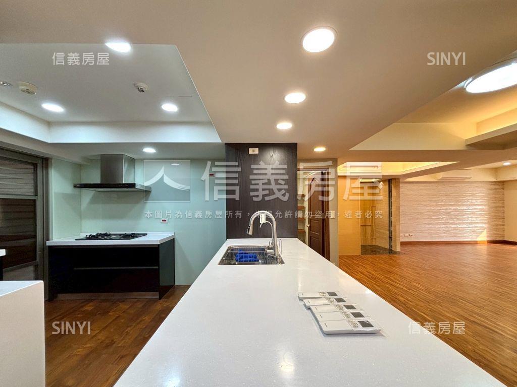 圓頂藝術廳露臺戶房屋室內格局與周邊環境