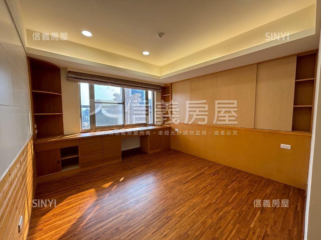 圓頂藝術廳露臺戶房屋室內格局與周邊環境