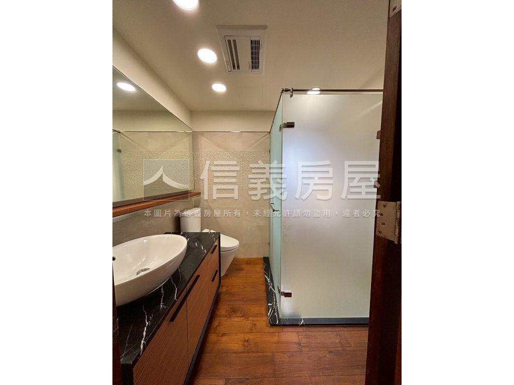 圓頂藝術廳露臺戶房屋室內格局與周邊環境