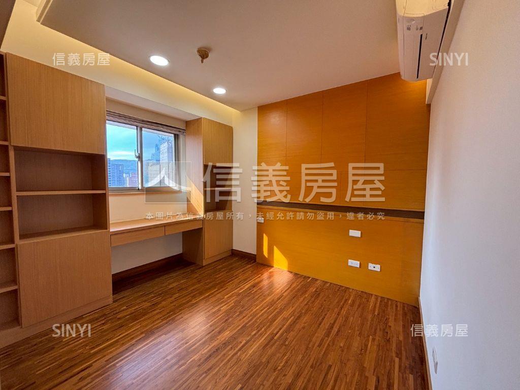 圓頂藝術廳露臺戶房屋室內格局與周邊環境