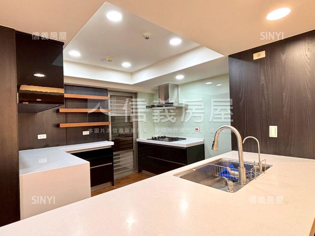 圓頂藝術廳露臺戶房屋室內格局與周邊環境