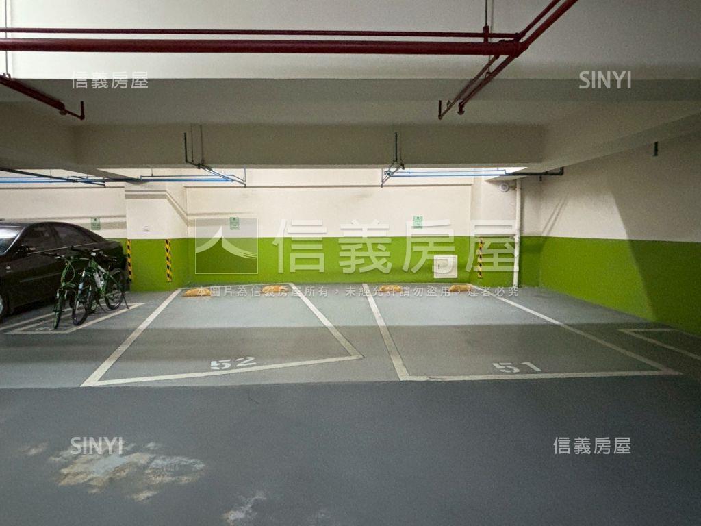 圓頂藝術廳露臺戶房屋室內格局與周邊環境