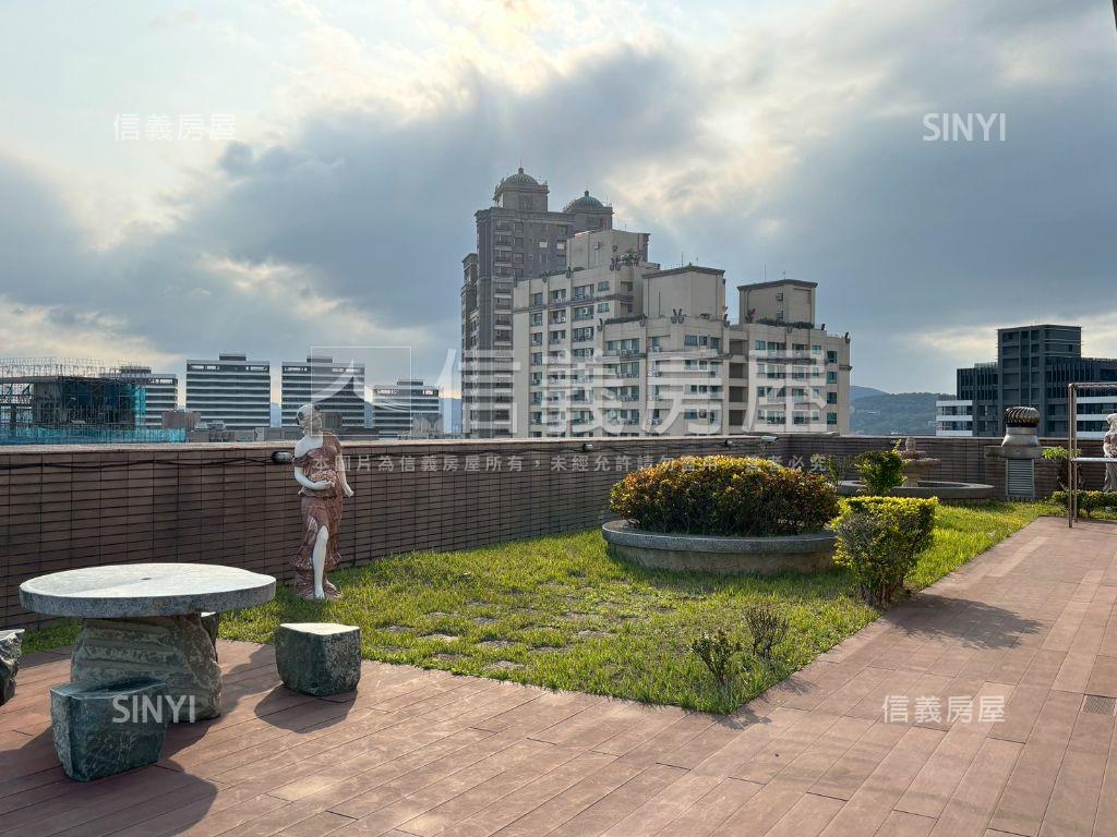 圓頂藝術廳露臺戶房屋室內格局與周邊環境