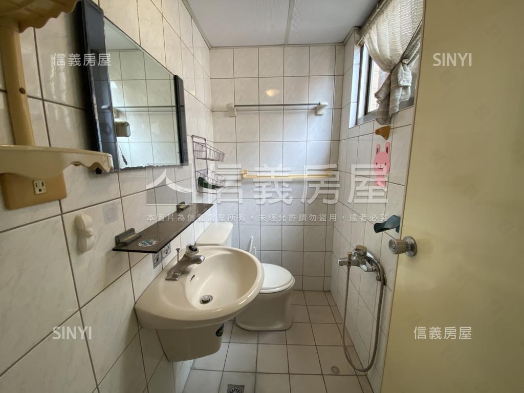 專任向上園邸３房平面車位房屋室內格局與周邊環境