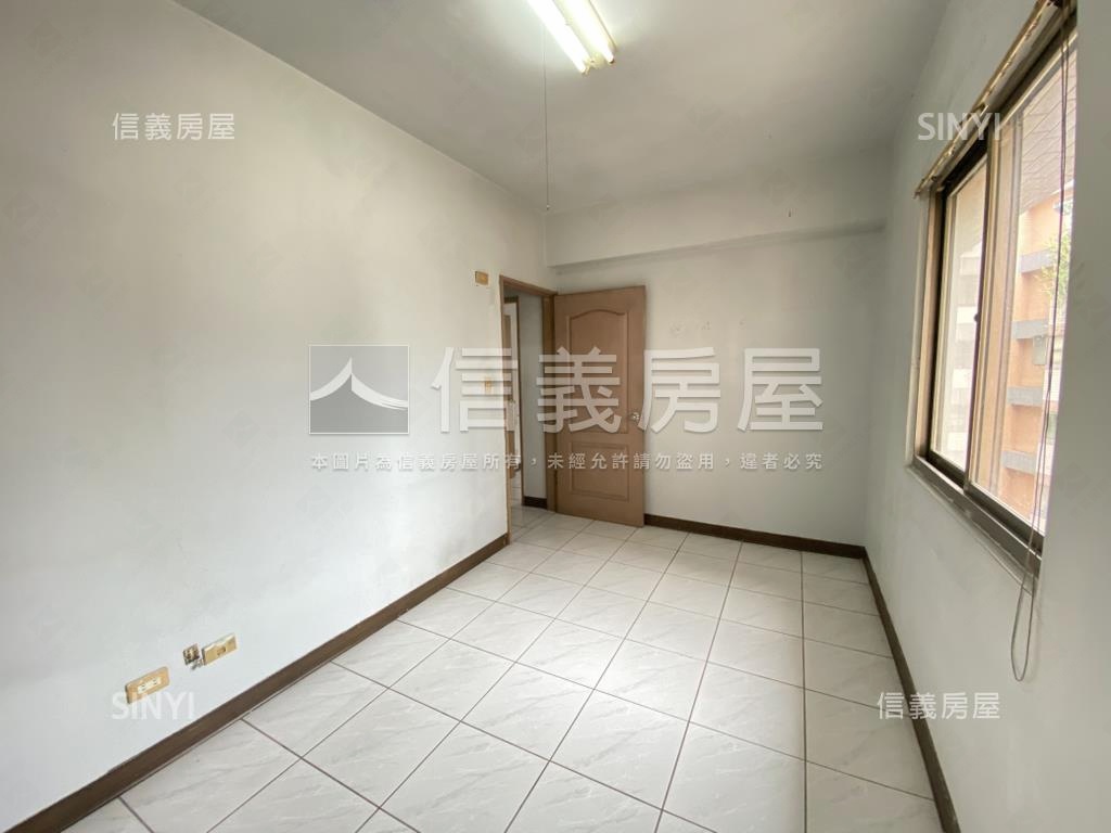 專任向上園邸３房平面車位房屋室內格局與周邊環境