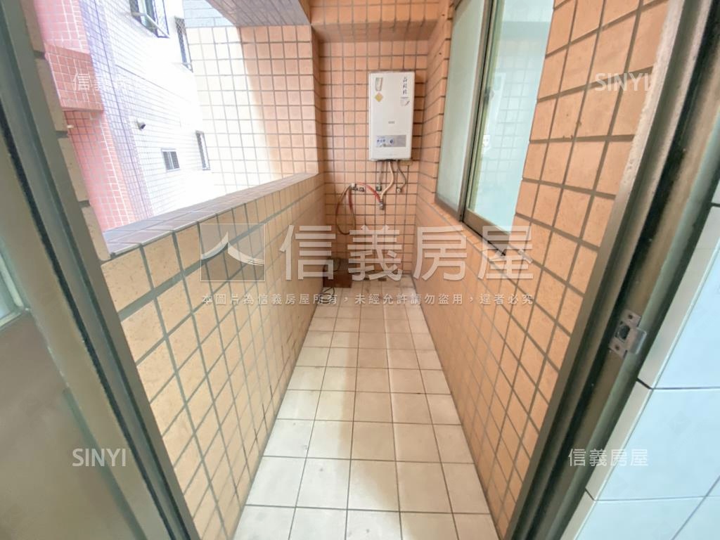 專任向上園邸３房平面車位房屋室內格局與周邊環境