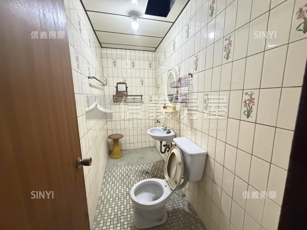 誠意出售方便停車店面房屋室內格局與周邊環境