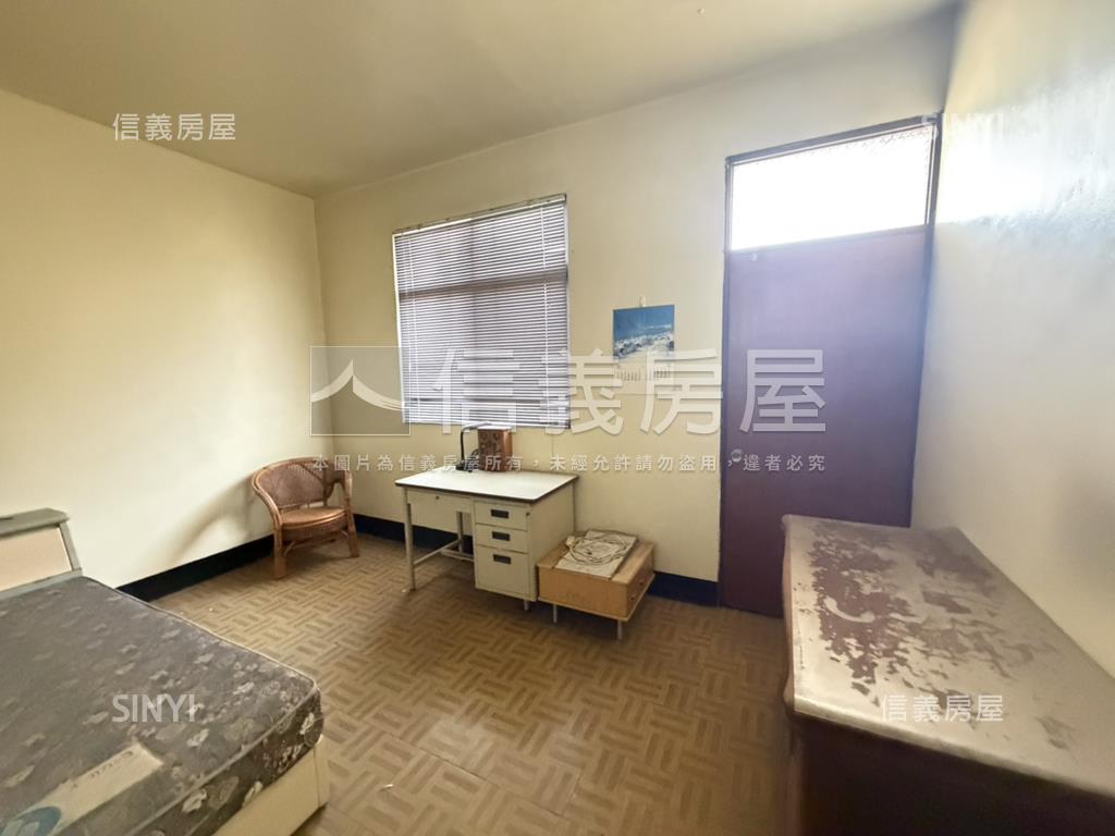 誠意出售方便停車店面房屋室內格局與周邊環境