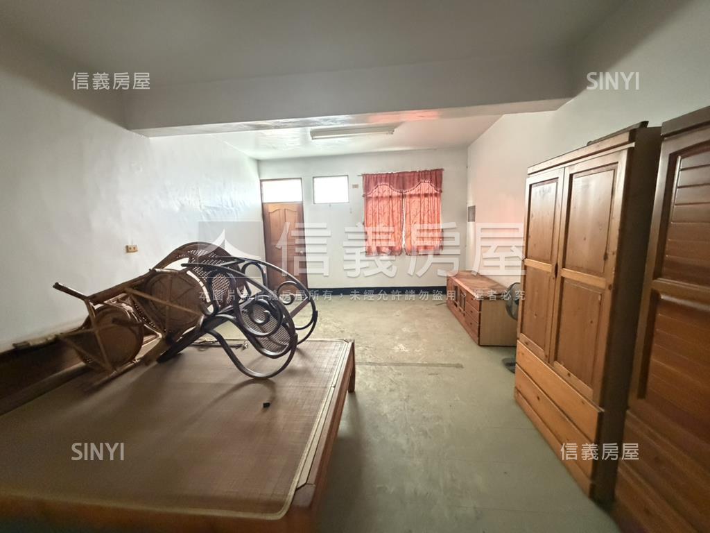 誠意出售方便停車店面房屋室內格局與周邊環境