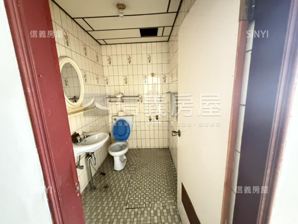 誠意出售方便停車店面房屋室內格局與周邊環境