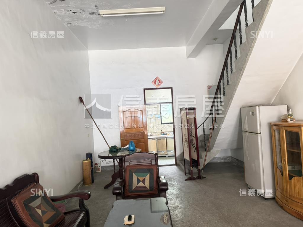 誠意出售方便停車店面房屋室內格局與周邊環境