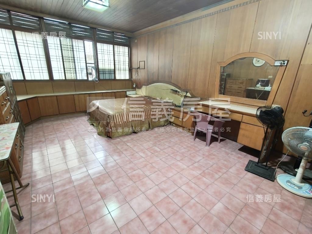 復橫一路正路４樓透天房屋室內格局與周邊環境