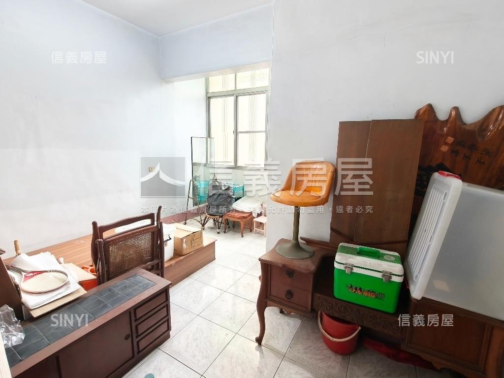 復橫一路正路４樓透天房屋室內格局與周邊環境