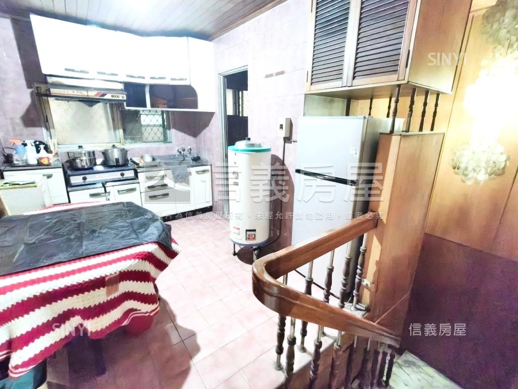 復橫一路正路４樓透天房屋室內格局與周邊環境