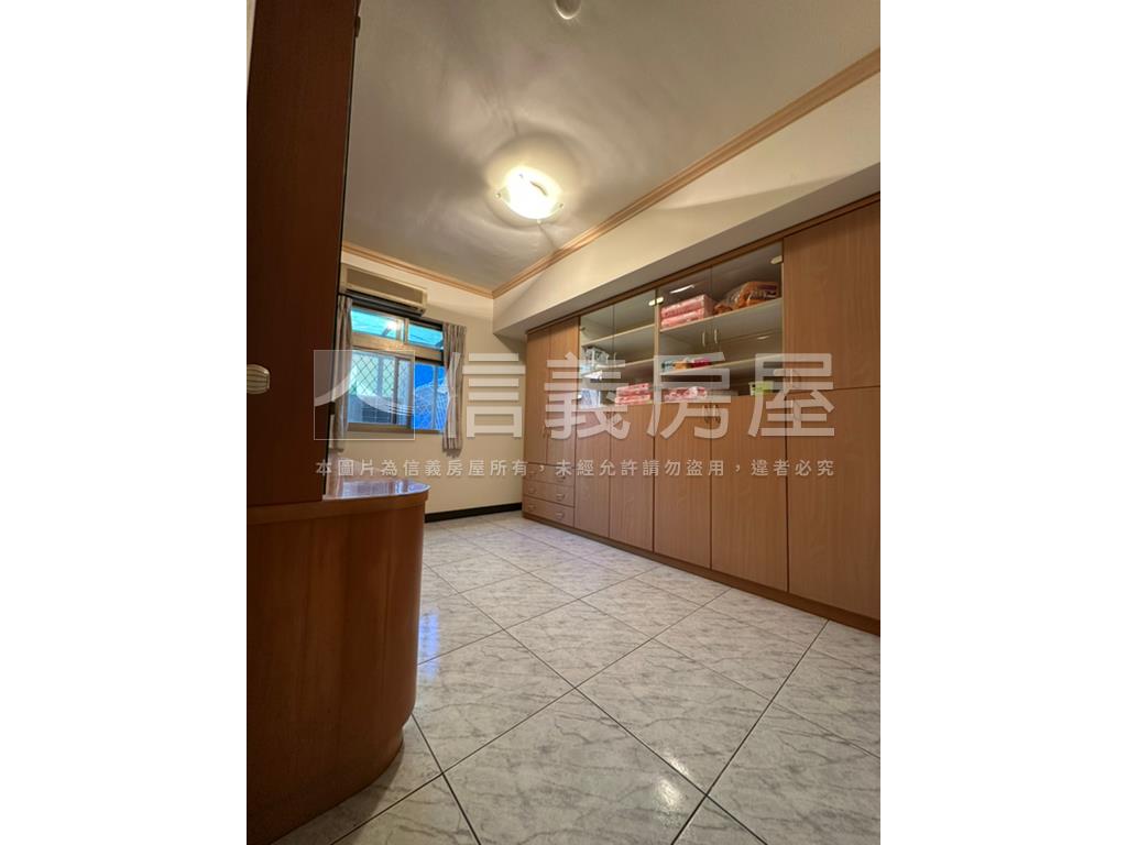 稀有中央新村前段大三房房屋室內格局與周邊環境
