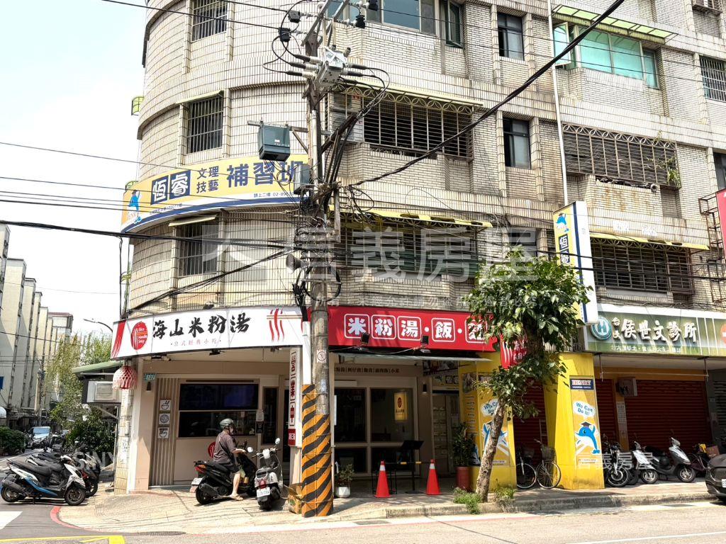 稀有實踐路黃金店面房屋室內格局與周邊環境