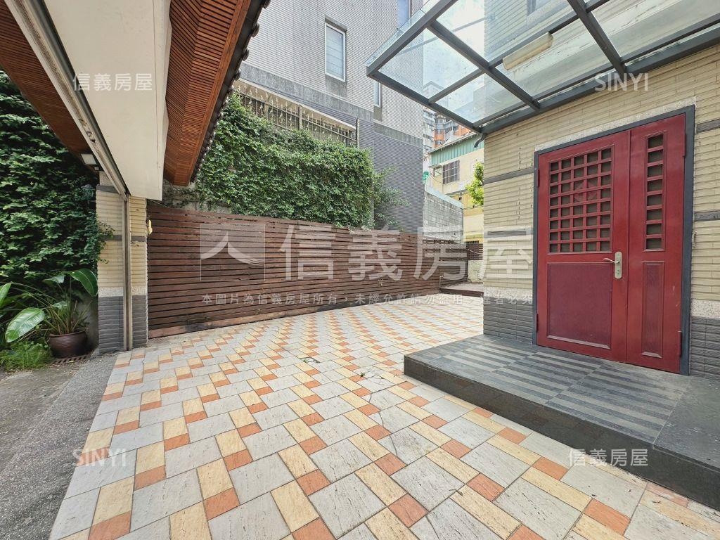 南屯大面寬大地坪庭院別墅房屋室內格局與周邊環境