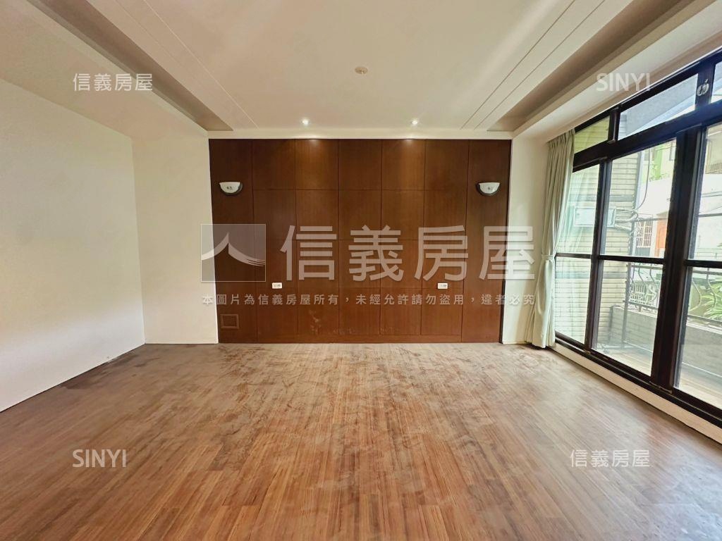 南屯大面寬大地坪庭院別墅房屋室內格局與周邊環境