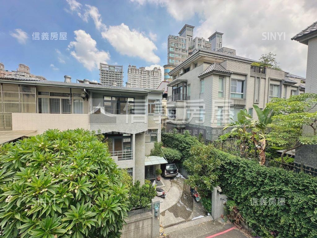南屯大面寬大地坪庭院別墅房屋室內格局與周邊環境