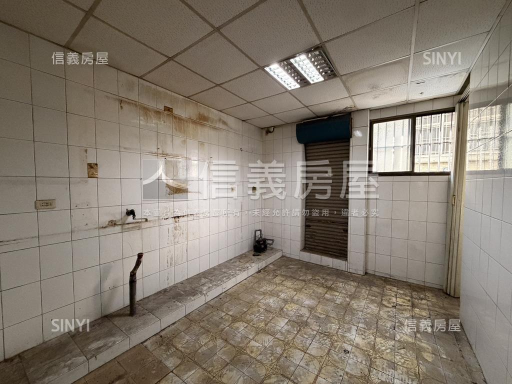 近中華西路｜前後臨路透天房屋室內格局與周邊環境