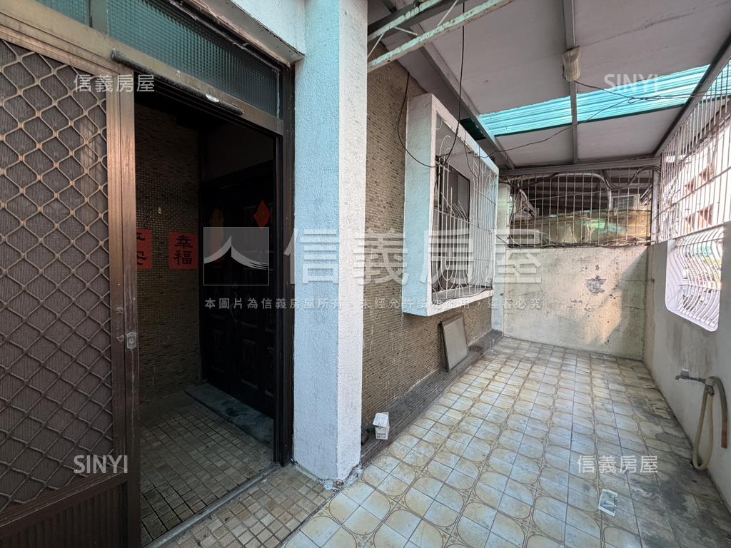近中華西路｜前後臨路透天房屋室內格局與周邊環境
