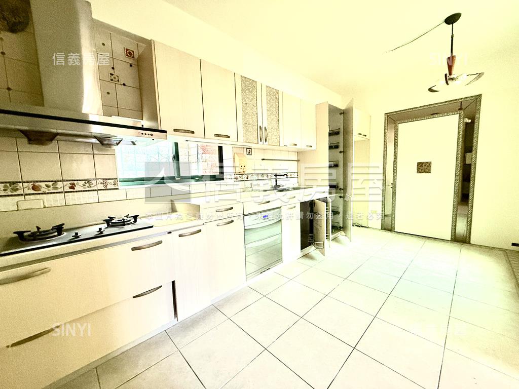 仁雄商圈雙車邊間美墅房屋室內格局與周邊環境