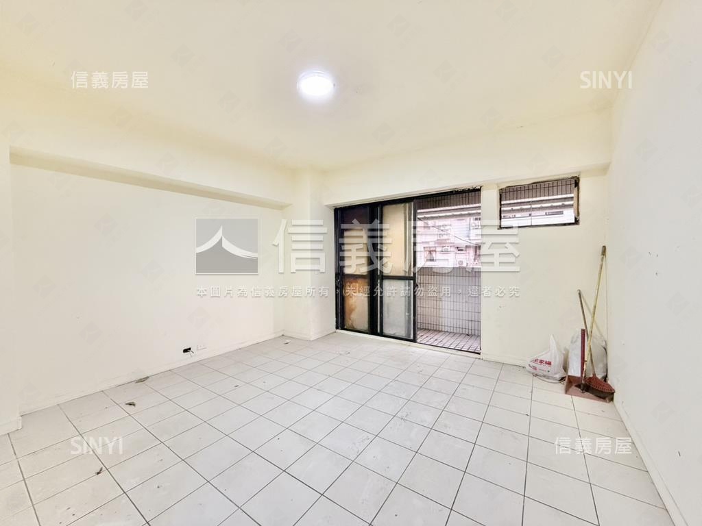 國泰皇家露臺邊間大空間房屋室內格局與周邊環境