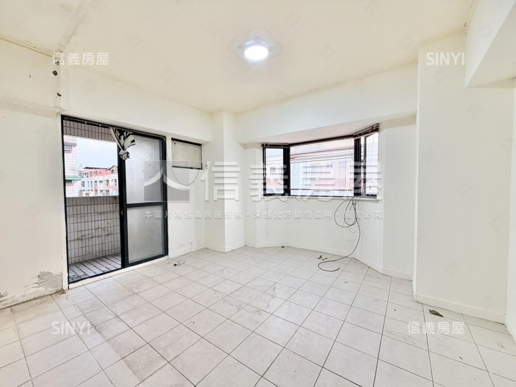 國泰皇家露臺邊間大空間房屋室內格局與周邊環境