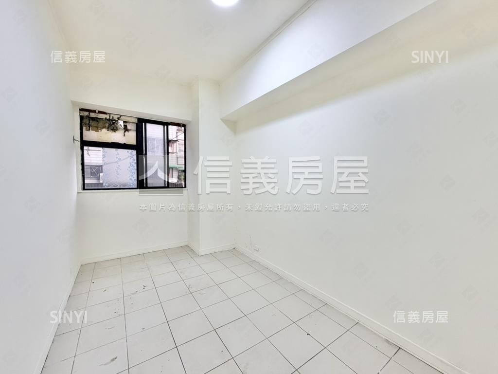 國泰皇家露臺邊間大空間房屋室內格局與周邊環境