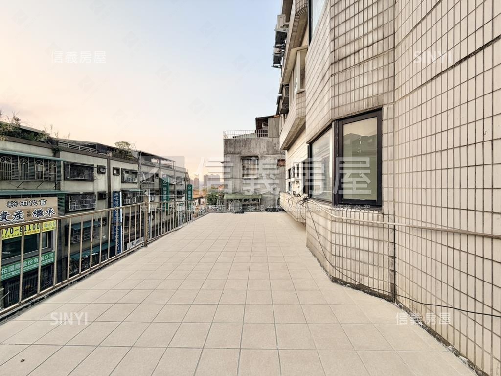 國泰皇家露臺邊間大空間房屋室內格局與周邊環境