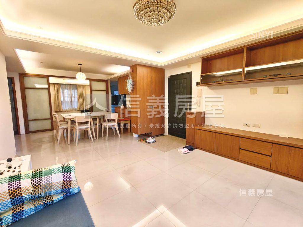 唐寧街美麗三房雙車位房屋室內格局與周邊環境