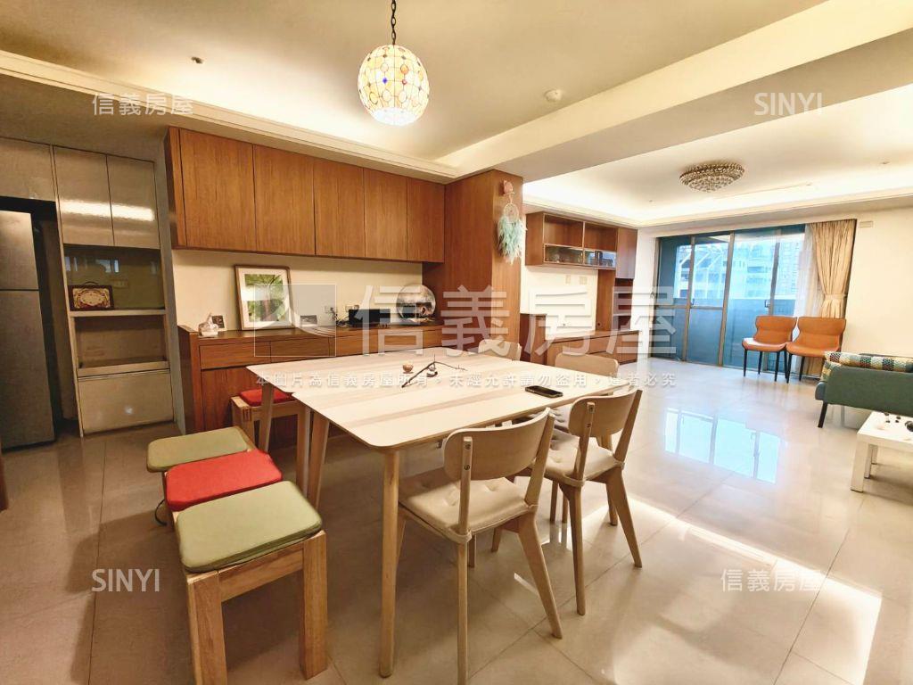 唐寧街美麗三房雙車位房屋室內格局與周邊環境