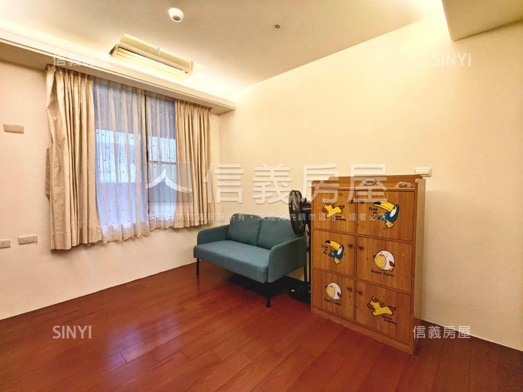 唐寧街美麗三房雙車位房屋室內格局與周邊環境