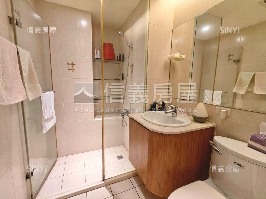 唐寧街美麗三房雙車位房屋室內格局與周邊環境