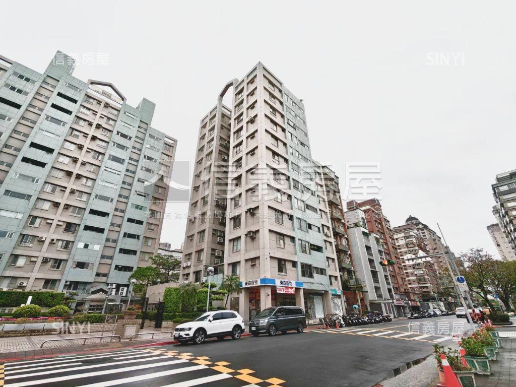 唐寧街美麗三房雙車位房屋室內格局與周邊環境