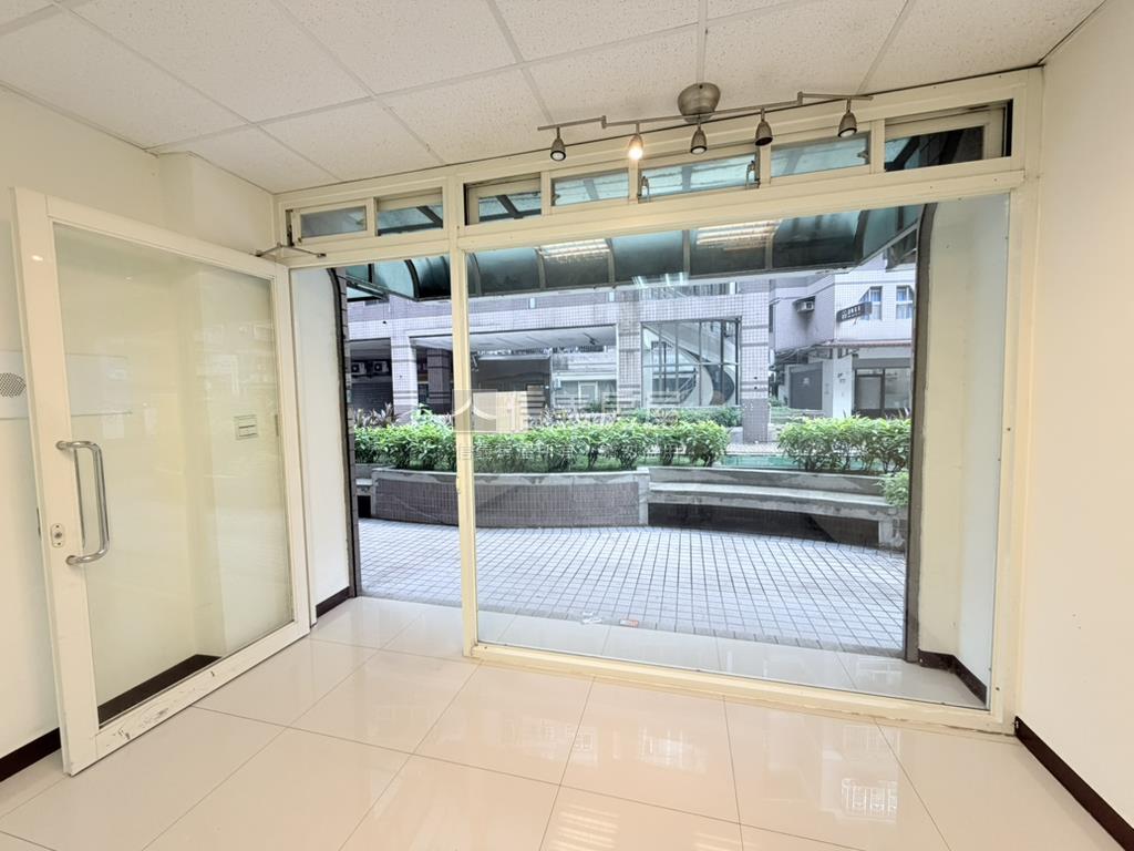 近新莊捷運金店面房屋室內格局與周邊環境
