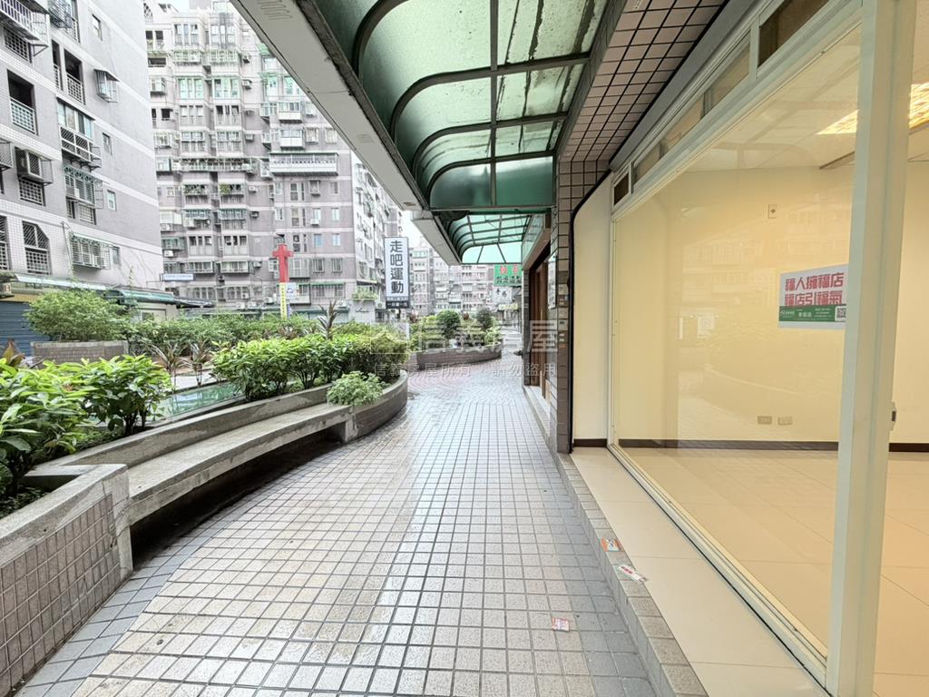 近新莊捷運金店面房屋室內格局與周邊環境