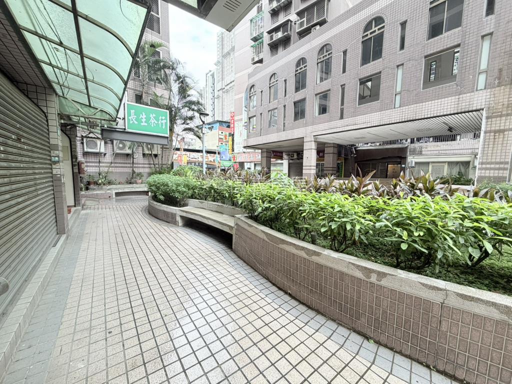近新莊捷運金店面房屋室內格局與周邊環境